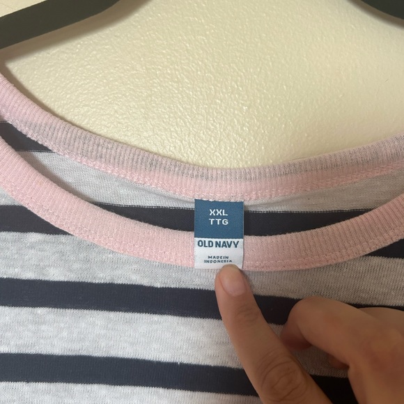 🛍️2/$15🛍️ Old Navy Striped Crop Top. - Picture 3 of 3